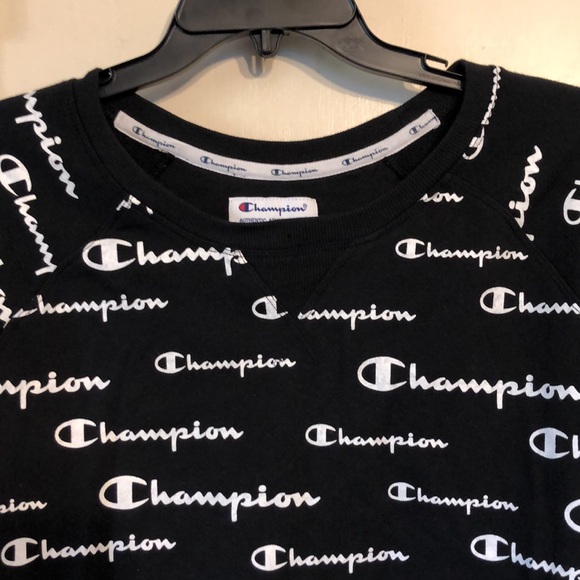 NWOT! CHAMPION Cropped Sweatshirt - Picture 4 of 4